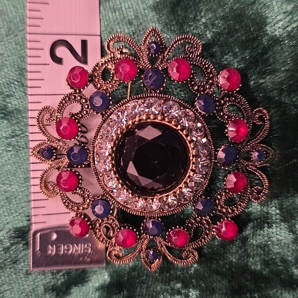 Elegant Black and Pink Brooch - Picture 2 of 4